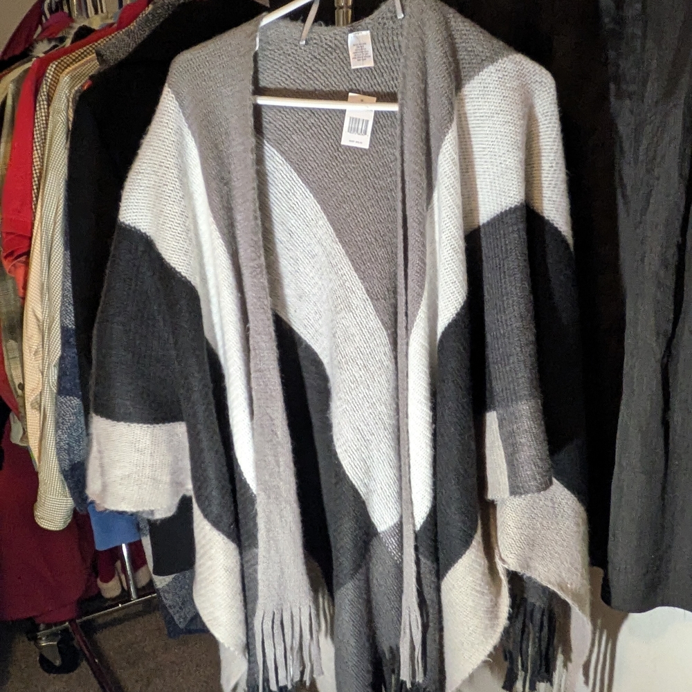 Elegant Gray and Black Women's Sweater